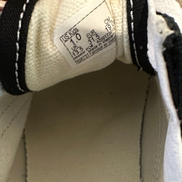 Vans Classic Black and White Low-Tops - Picture 10 of 16